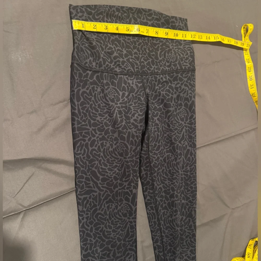 Lululemon Wunder Under Pant High-Rise Roll Down Full-On Luxtreme Petal Camo sz 2